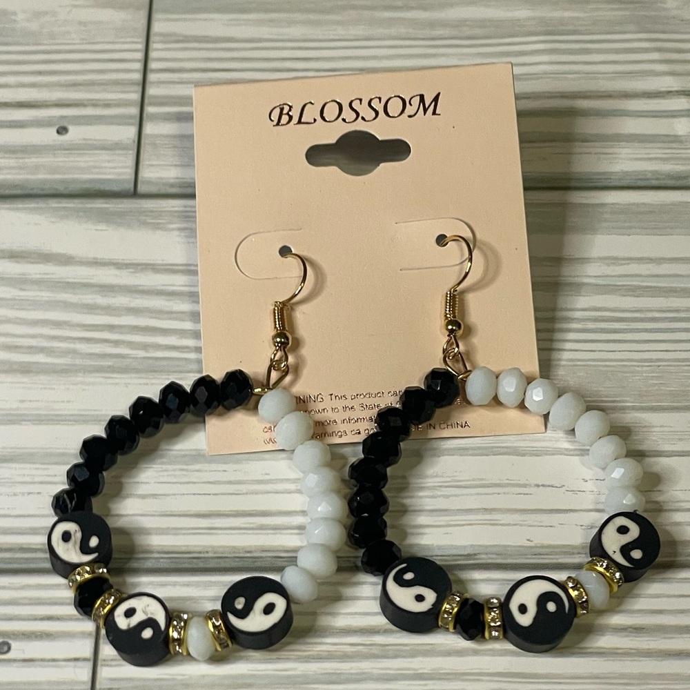🏷️ SALE 2 x $20 Blossom Yin Yang Earrings - Black and White